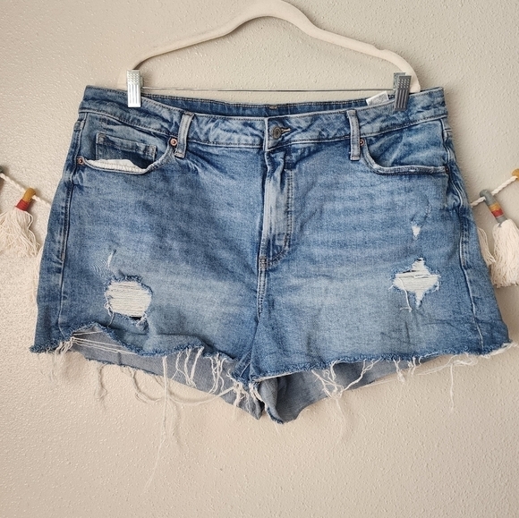 Old Navy High Rise O.G Straight Distress Light Wash Cut Off Shorts Plus Size 20 - Picture 1 of 8